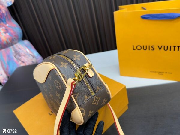 New Arrival LV Handbag L676