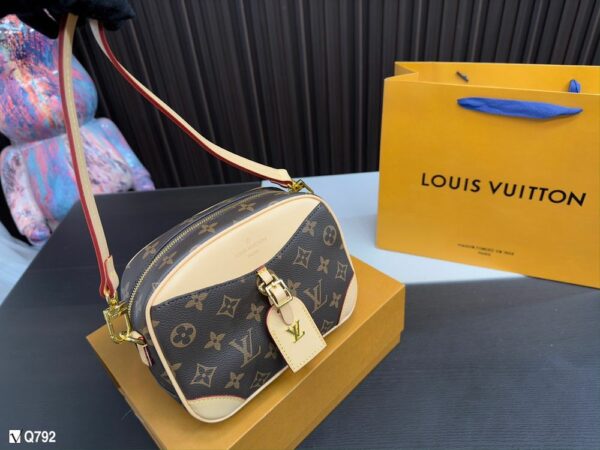 New Arrival LV Handbag L676