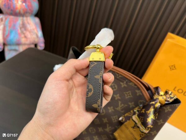 New Arrival LV Handbag L405