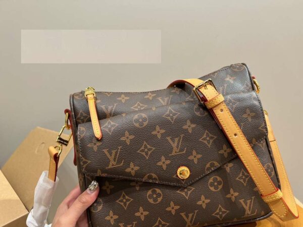 New Arrival LV Handbag L360