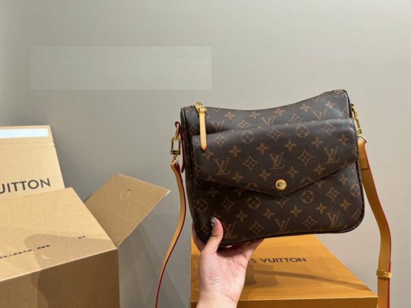 New Arrival LV Handbag L360