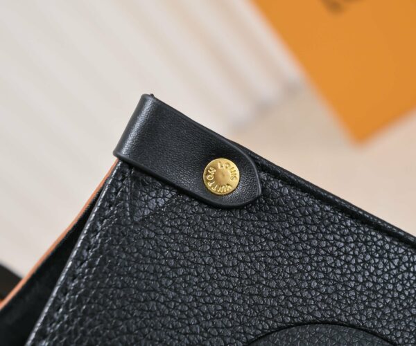 New Arrival L*V Handbag 900