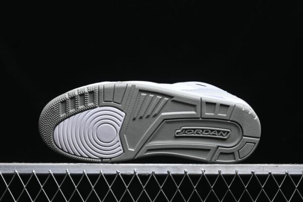 AJ Spizike Low Summit White Photon Dust HQ3602-121