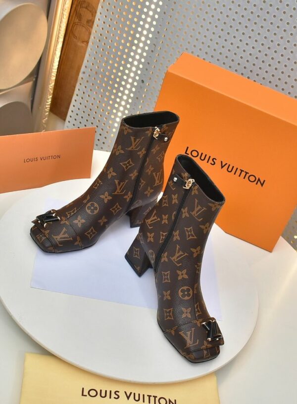 New Arrival Women LV Shoes 300