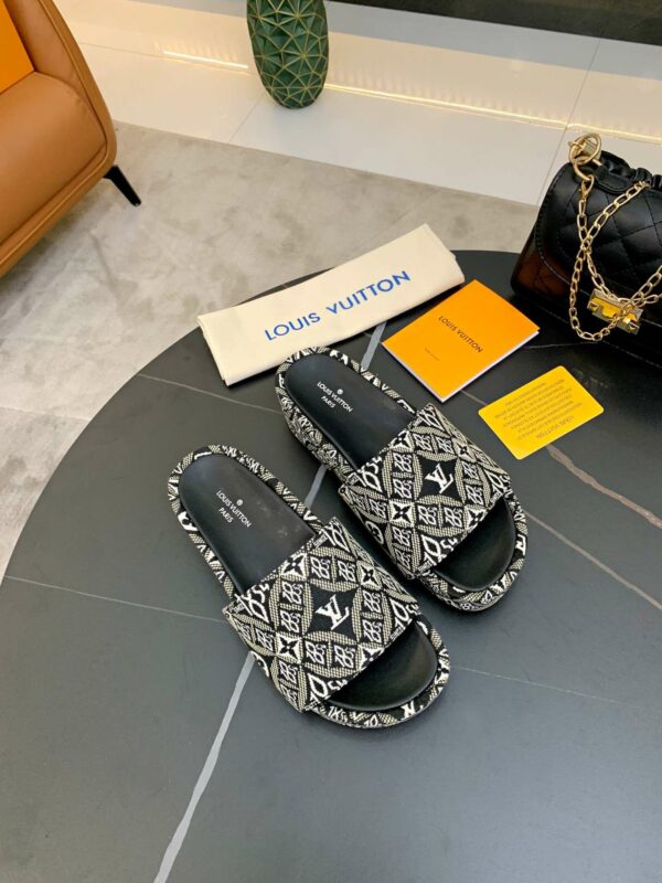 New Arrival Women Slippers 013