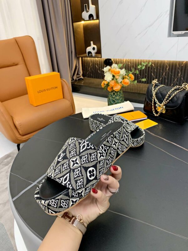 New Arrival Women Slippers 013