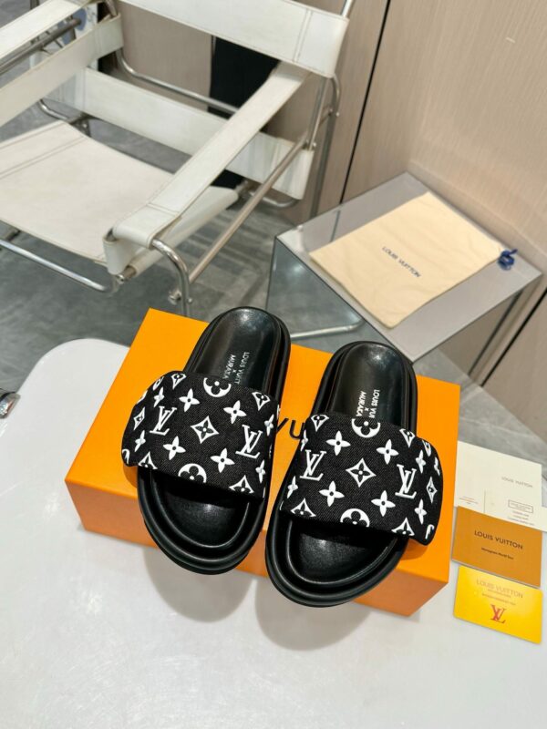 New Arrival Women Slippers 126