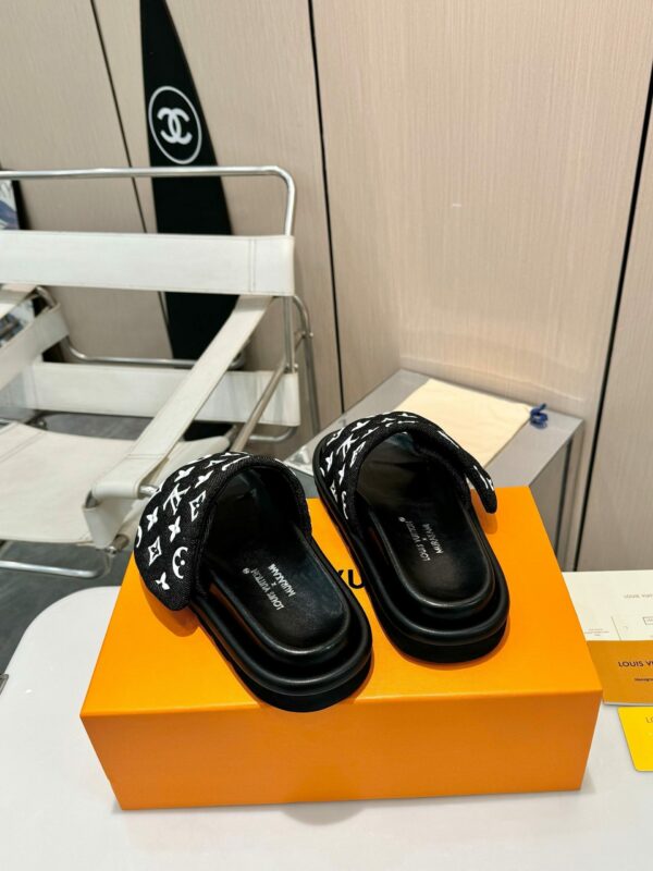 New Arrival Women Slippers 126