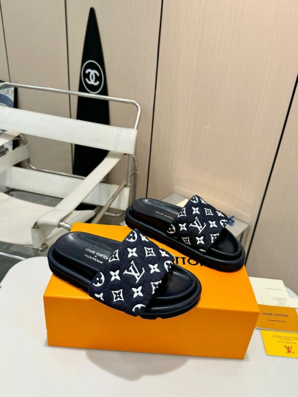 New Arrival Women Slippers 126