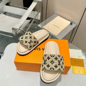New Arrival Women Slippers 126