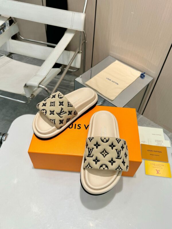 New Arrival Women Slippers 126