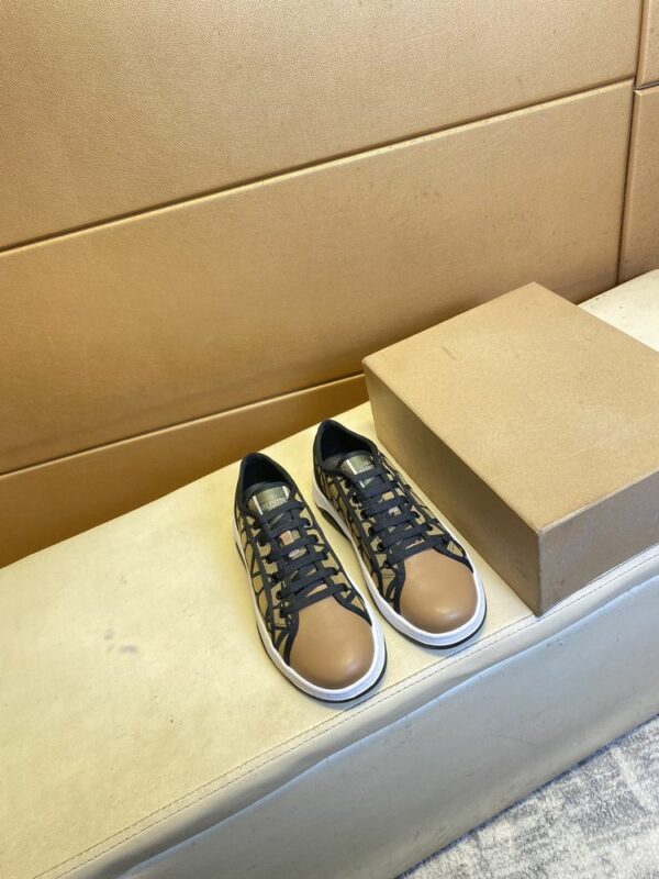 New Arrival Shoes V3017