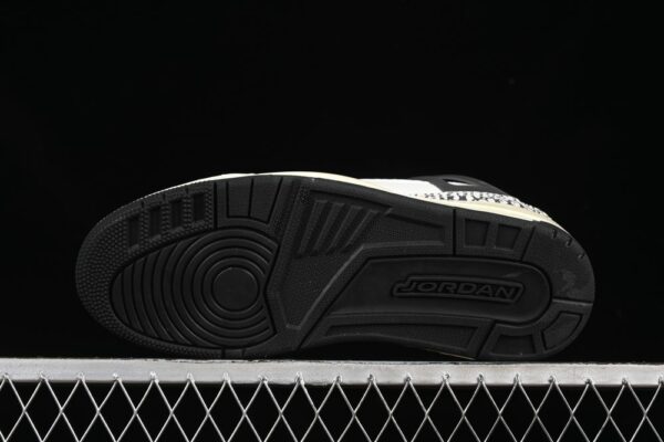 AJ Spizike Low Sail Anthracite Varsity Red FQ1759-116