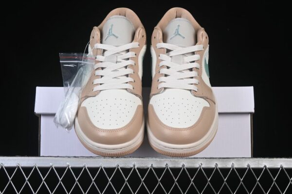 AJ 1 Low Hemp DC0774-130