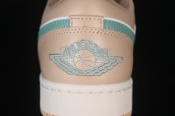 AJ 1 Low Hemp DC0774-130