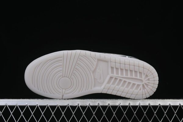 AJ 1 Low Method of Make V3 Metallic Silver HQ2186-002