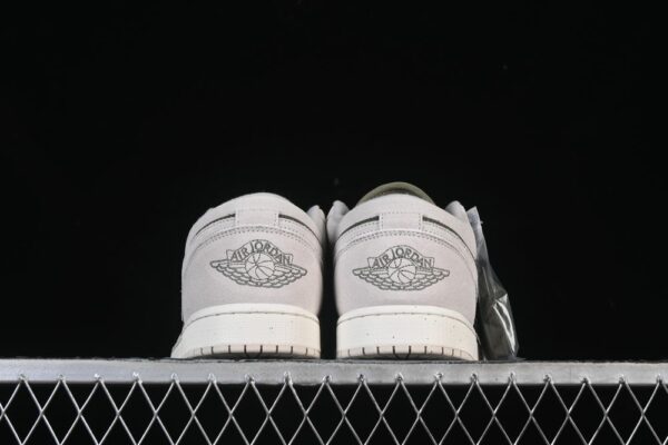 AJ 1 Low ‘Medium Olive Sail’ HV4089 201