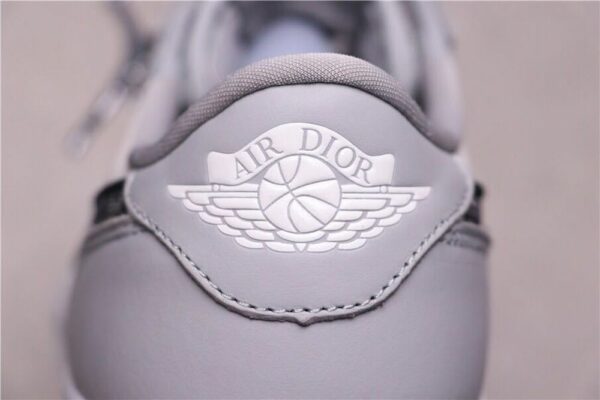 AJ 1 Low x Dior ‘White Grey’ CN8608-002 AJ 1 Low x Dior ‘White Grey’ CN8608-002