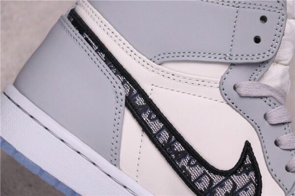 AJ 1 Low x Dior ‘White Grey’ CN8608-002 AJ 1 Low x Dior ‘White Grey’ CN8608-002