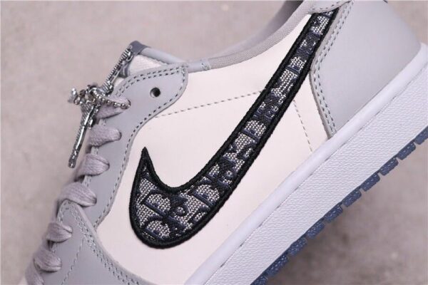 AJ 1 Low x Dior ‘White Grey’ CN8608-002 AJ 1 Low x Dior ‘White Grey’ CN8608-002