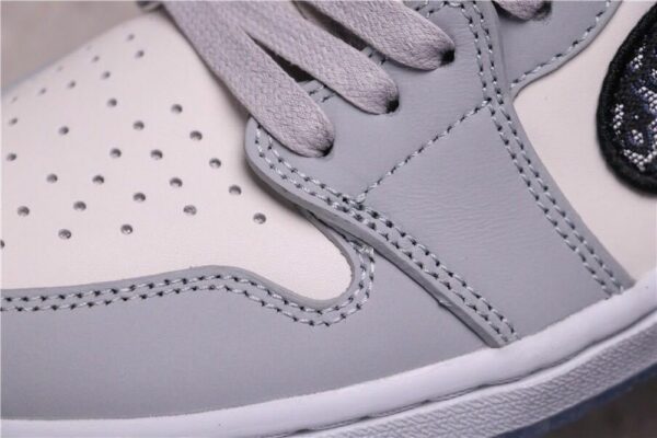 AJ 1 Low x Dior ‘White Grey’ CN8608-002 AJ 1 Low x Dior ‘White Grey’ CN8608-002
