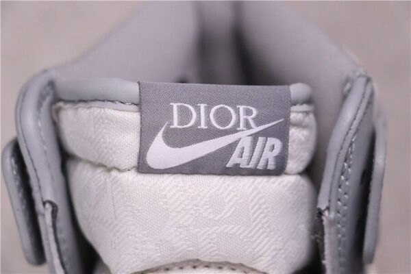AJ 1 Low x Dior ‘White Grey’ CN8608-002 AJ 1 Low x Dior ‘White Grey’ CN8608-002