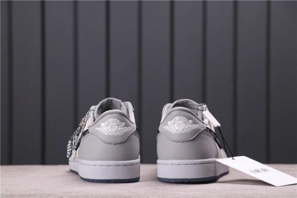 AJ 1 Low x Dior ‘White Grey’ CN8608-002 AJ 1 Low x Dior ‘White Grey’ CN8608-002