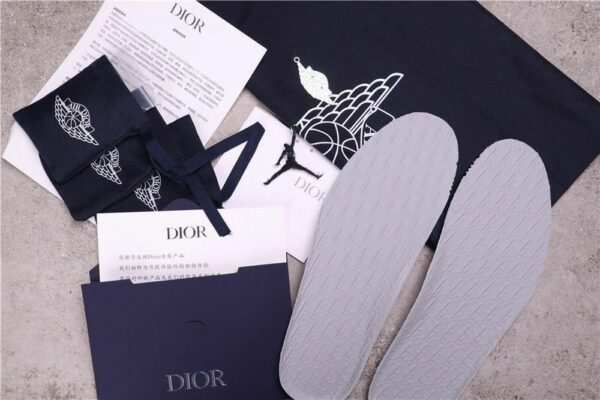 AJ 1 Low x Dior ‘White Grey’ CN8608-002 AJ 1 Low x Dior ‘White Grey’ CN8608-002
