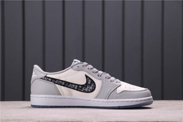AJ 1 Low x Dior ‘White Grey’ CN8608-002 AJ 1 Low x Dior ‘White Grey’ CN8608-002