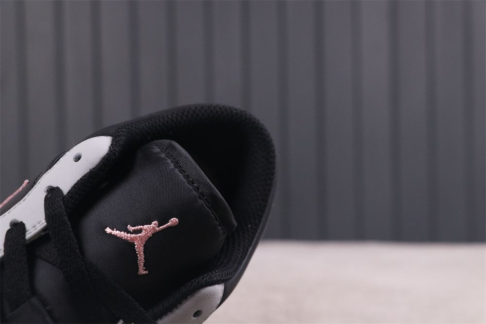 AJ 1 Low ‘Grey Fog Bleached Coral’ 553558-062 AJ 1 Low ‘Grey Fog Bleached Coral’ 553558-062