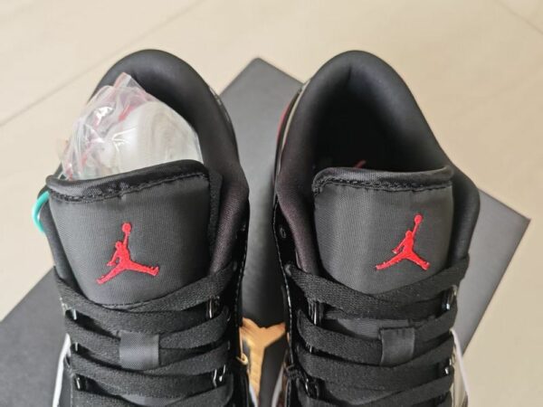 AJ 1 Low ‘Black Red’ 553558-063 AJ 1 Low ‘Black Red’ 553558-063