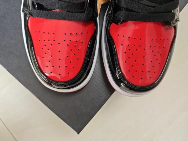 AJ 1 Low ‘Black Red’ 553558-063 AJ 1 Low ‘Black Red’ 553558-063