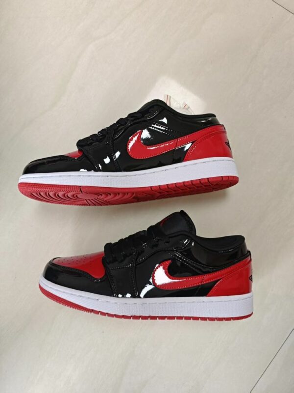 AJ 1 Low ‘Black Red’ 553558-063 AJ 1 Low ‘Black Red’ 553558-063