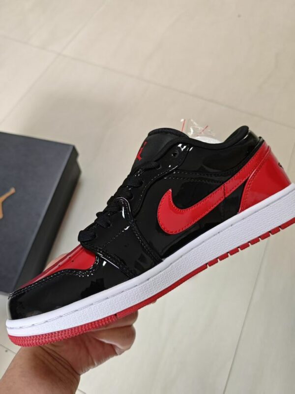 AJ 1 Low ‘Black Red’ 553558-063 AJ 1 Low ‘Black Red’ 553558-063