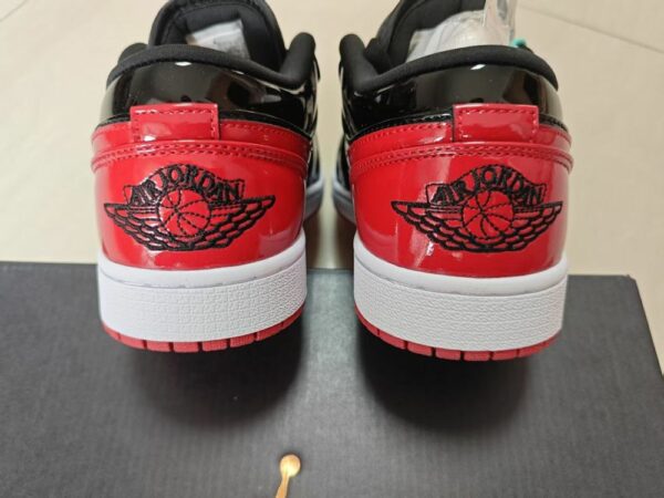 AJ 1 Low ‘Black Red’ 553558-063 AJ 1 Low ‘Black Red’ 553558-063
