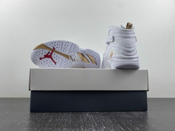 AJ 8 Retro x OVO ‘White’ AA1239-135 AJ 8 Retro x OVO ‘White’ AA1239-135