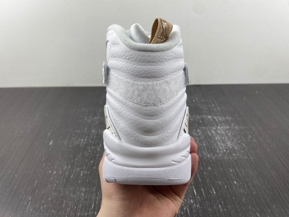 AJ 8 Retro x OVO ‘White’ AA1239-135 AJ 8 Retro x OVO ‘White’ AA1239-135