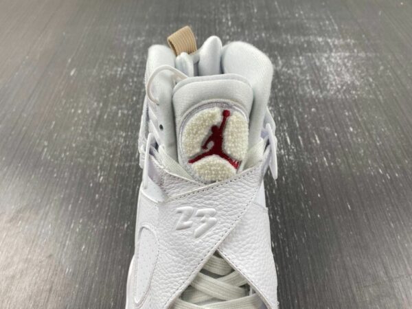 AJ 8 Retro x OVO ‘White’ AA1239-135 AJ 8 Retro x OVO ‘White’ AA1239-135