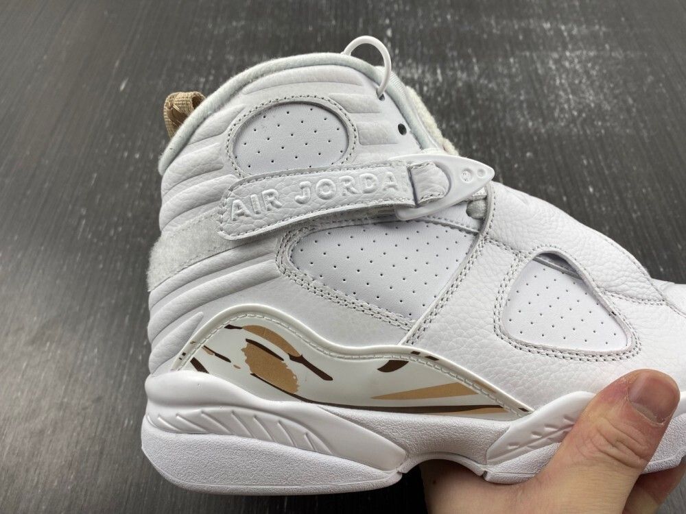 AJ 8 Retro x OVO ‘White’ AA1239-135 AJ 8 Retro x OVO ‘White’ AA1239-135