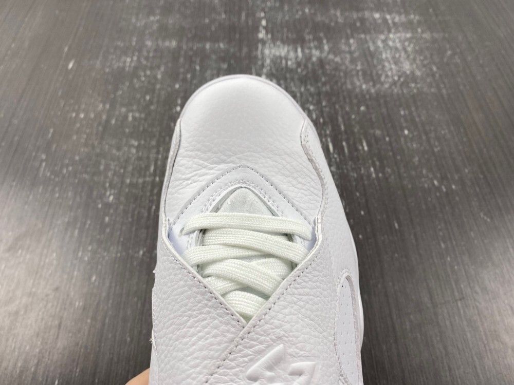 AJ 8 Retro x OVO ‘White’ AA1239-135 AJ 8 Retro x OVO ‘White’ AA1239-135