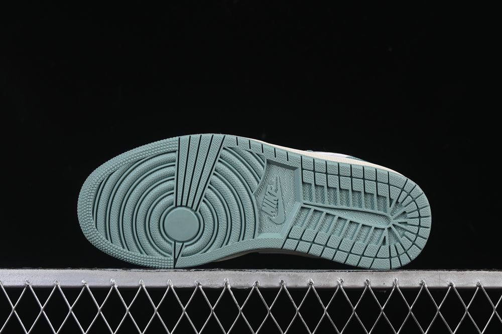 AJ 1 Low ‘White Cannon’ DC0774-138 AJ 1 Low ‘White Cannon’ DC0774-138