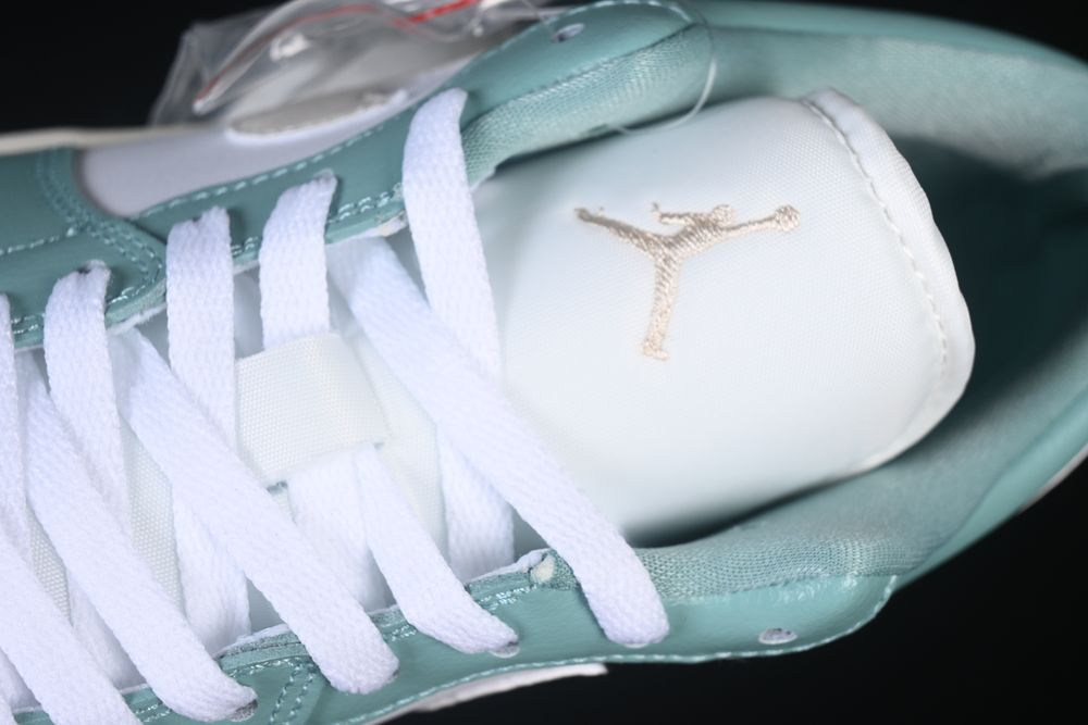 AJ 1 Low ‘White Cannon’ DC0774-138 AJ 1 Low ‘White Cannon’ DC0774-138