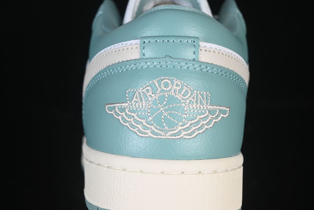 AJ 1 Low ‘White Cannon’ DC0774-138 AJ 1 Low ‘White Cannon’ DC0774-138