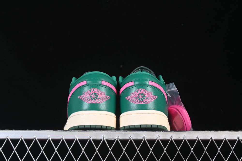 AJ 1 Low ‘Watermelon’ DC0774-300 AJ 1 Low ‘Watermelon’ DC0774-300