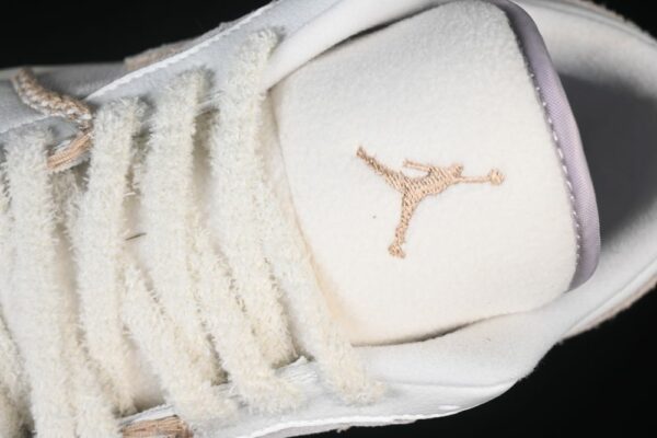 AJ 1 Low SE ‘Hemp’ HV4268-120 AJ 1 Low SE ‘Hemp’ HV4268-120
