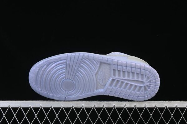 AJ 1 Low SE ‘Pearlized’ IM5129-010