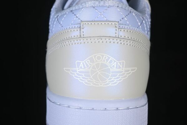 AJ 1 Low SE ‘Pearlized’ IM5129-010