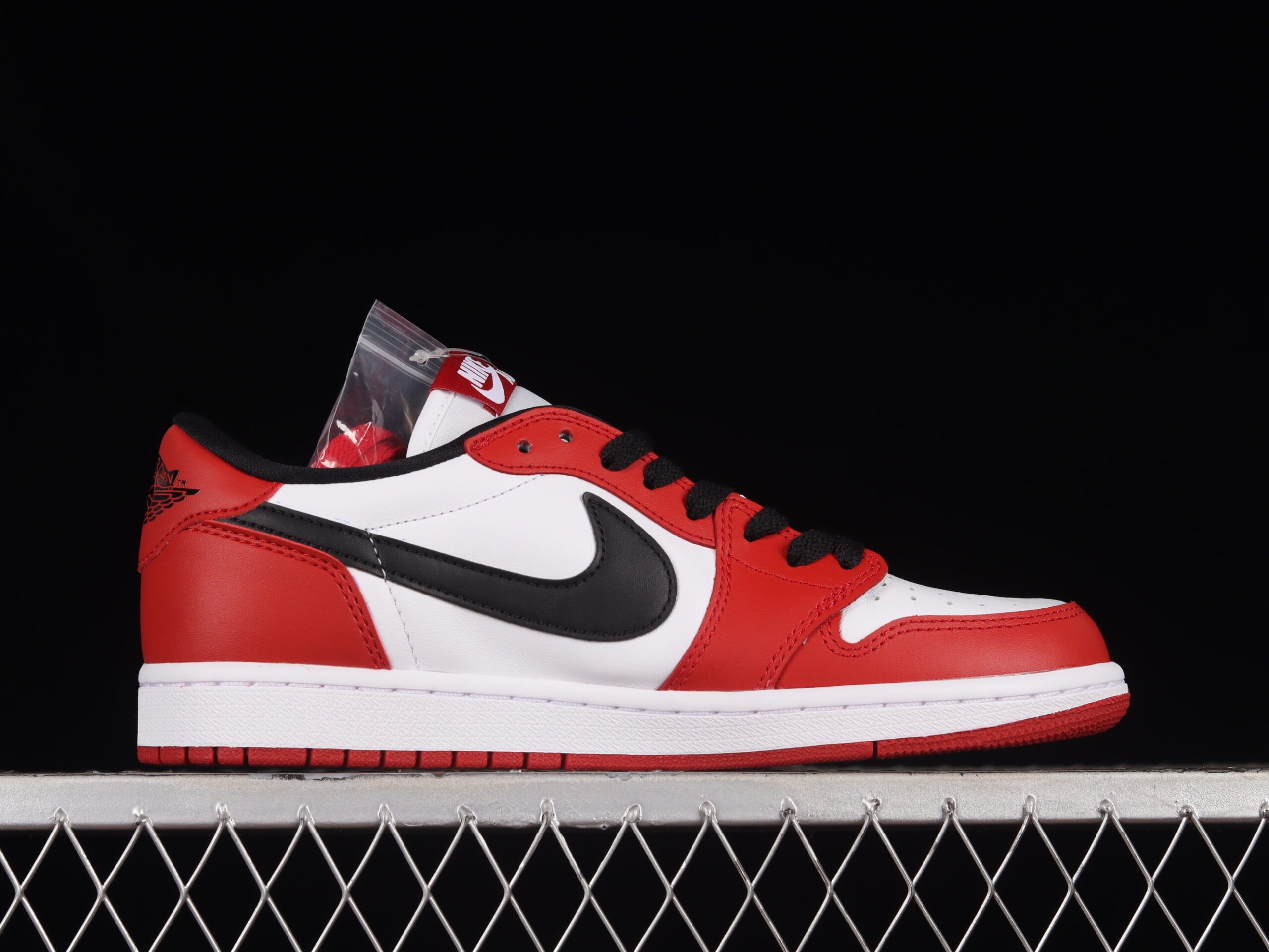 AJ 1 Low OG Chicago 705329-600 AJ 1 Low OG Chicago 705329-600