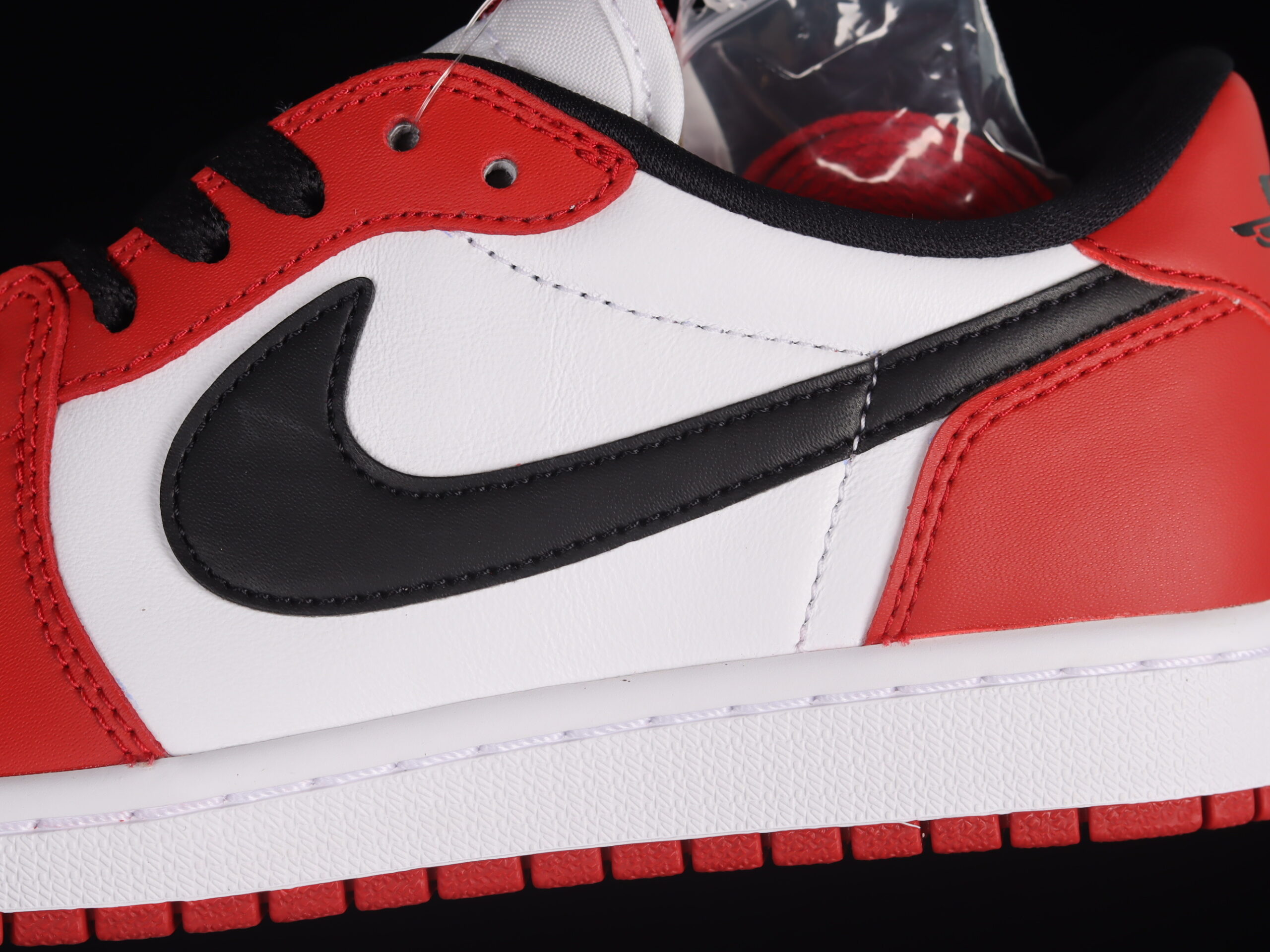 AJ 1 Low OG Chicago 705329-600 AJ 1 Low OG Chicago 705329-600