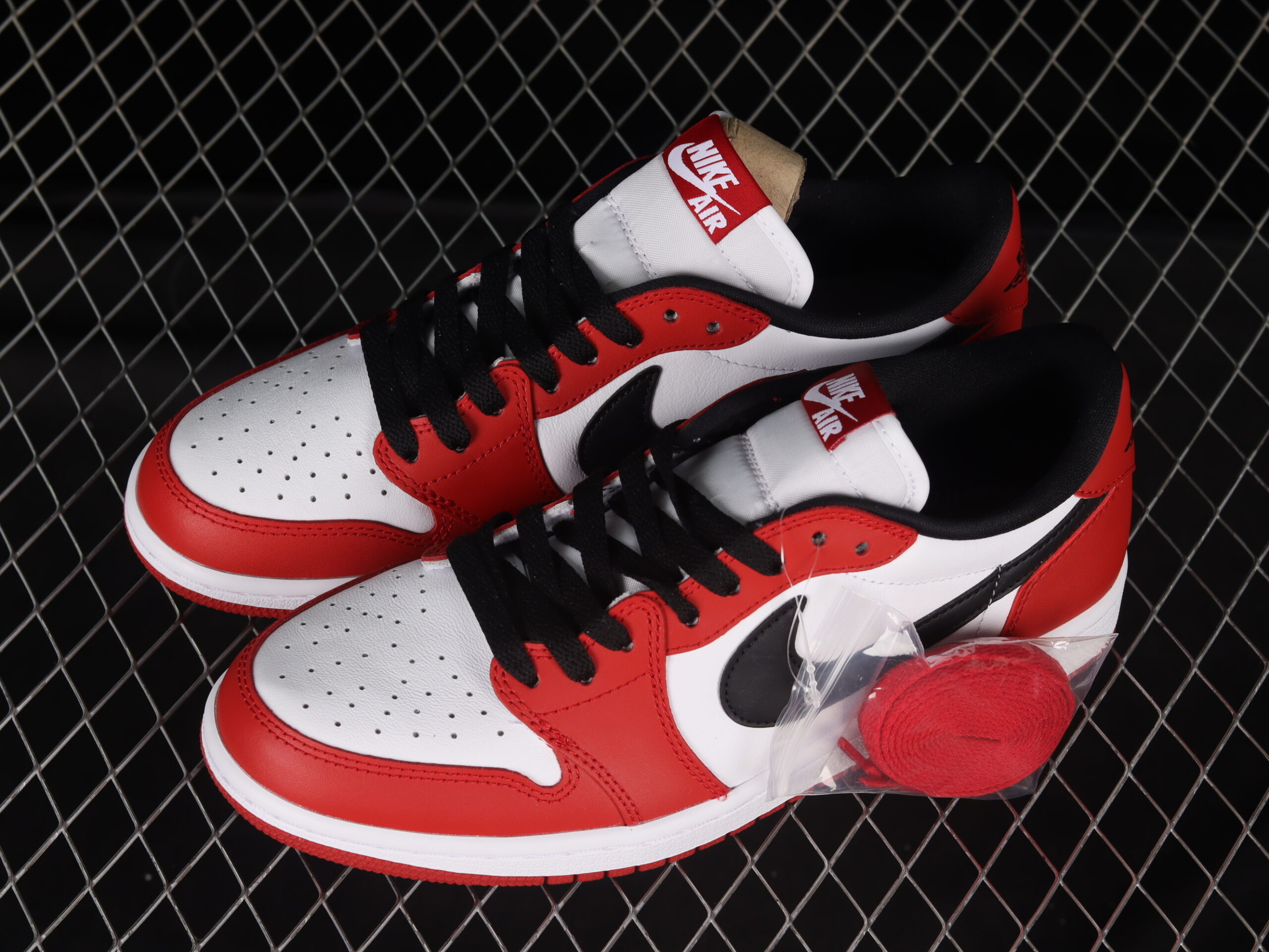 AJ 1 Low OG Chicago 705329-600 AJ 1 Low OG Chicago 705329-600